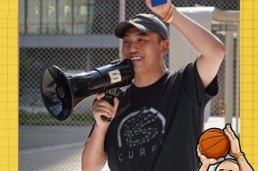 华体会体育-球员们在篮球场上化身为勇士，不畏强敌的简单介绍