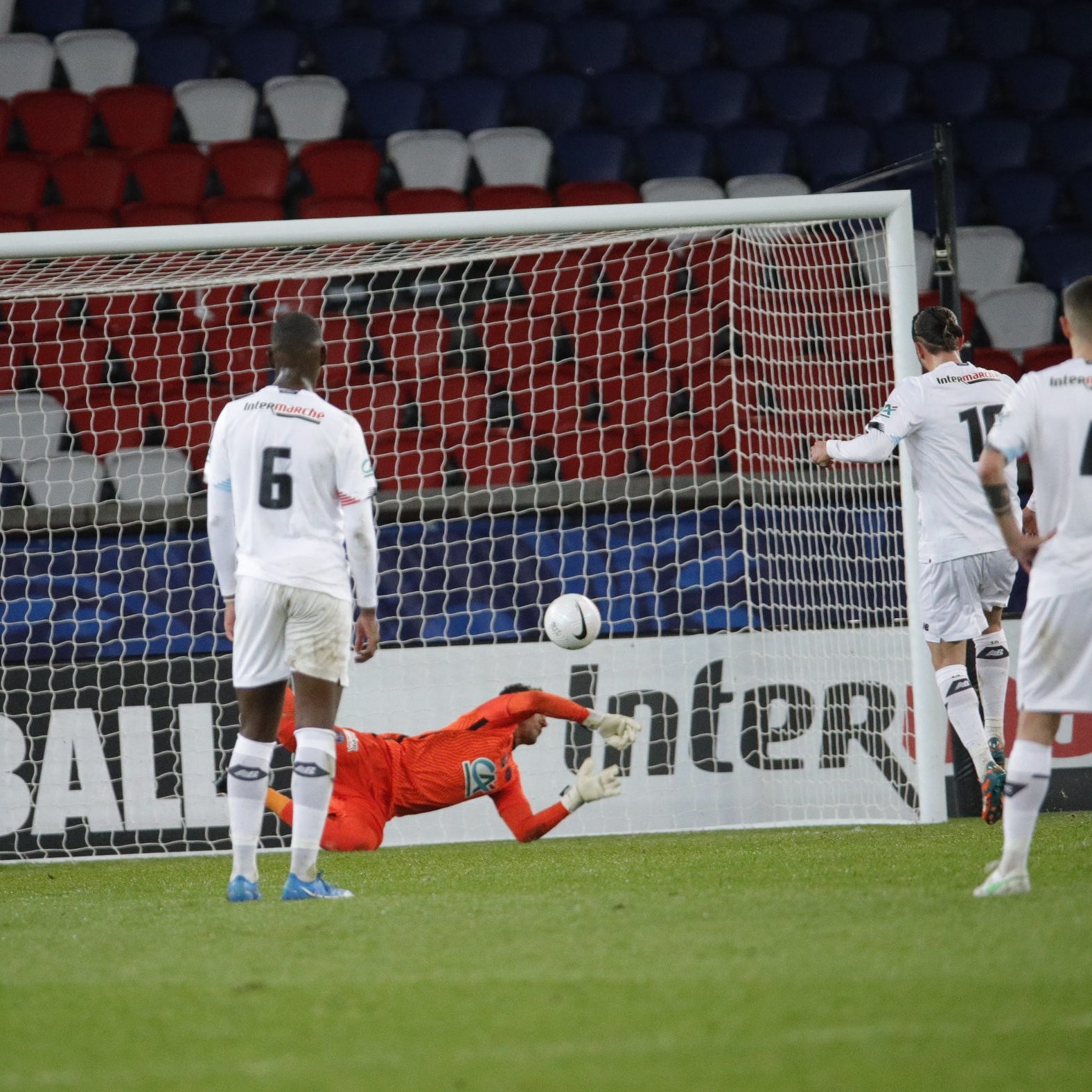 华体会网址-曼联轻取切尔西，哈兰德扑点救主法甲  第1张