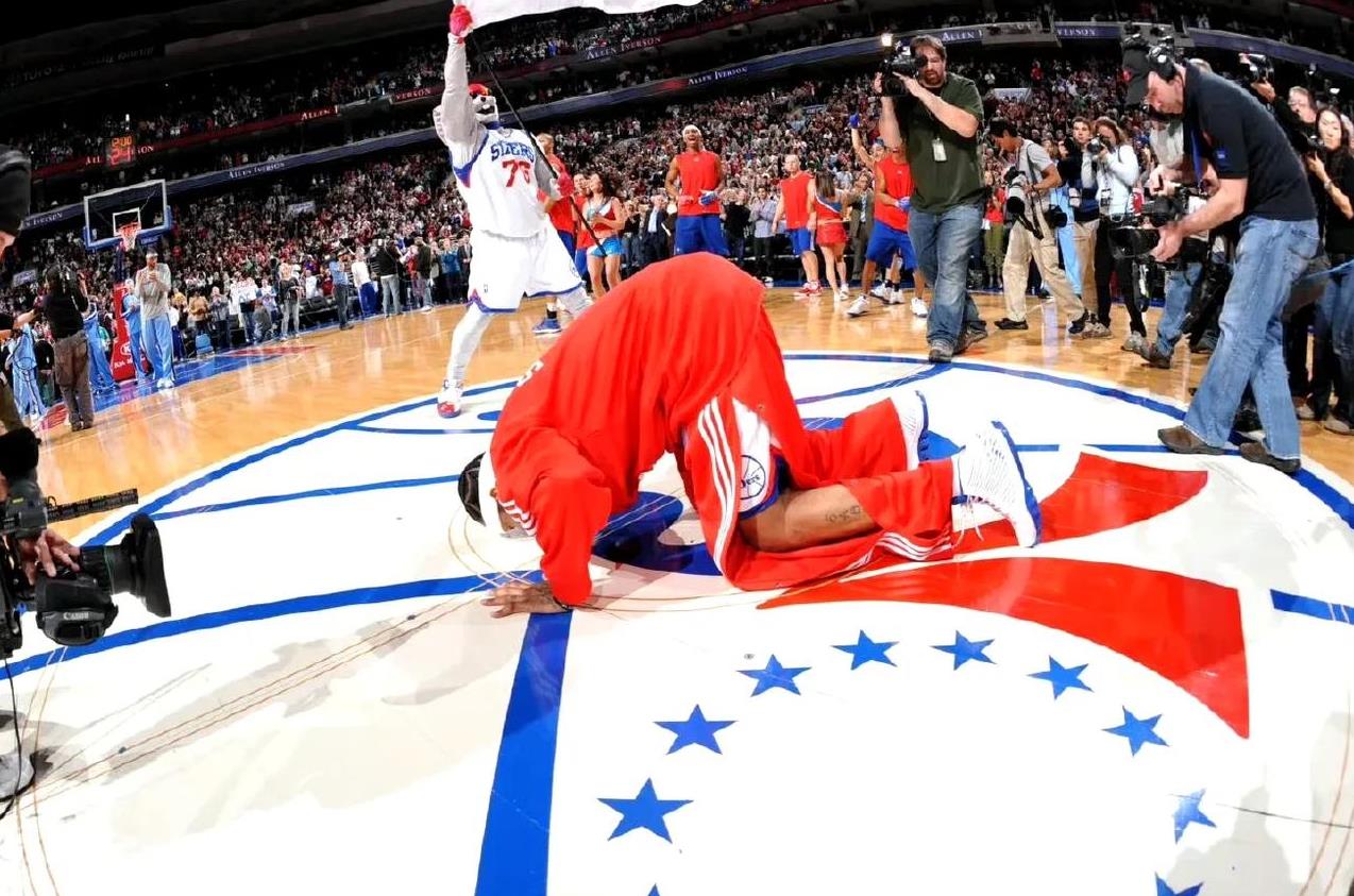 华体会体育-篮球明星异国对决，现场气氛热烈的简单介绍  第1张